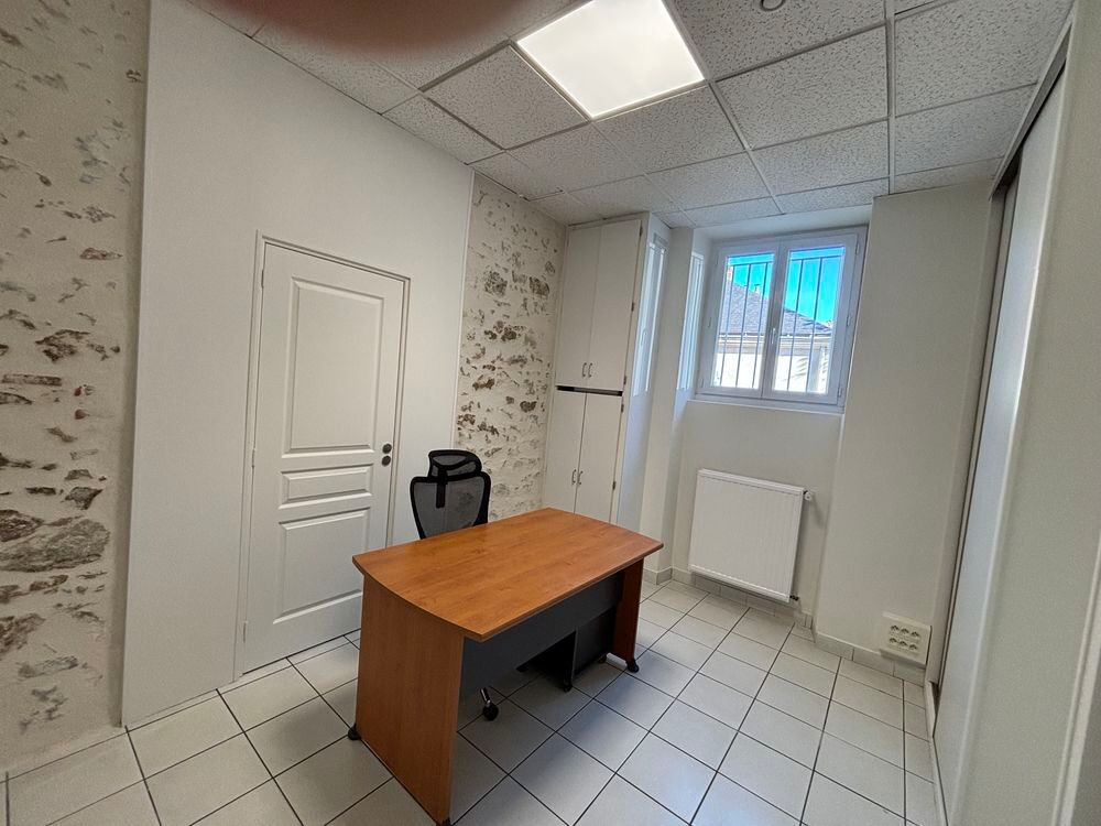 Location Autre bureau avec pierres et grands rangements quartier Zola Nantes