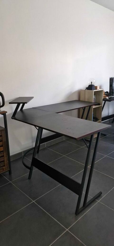 bureau d'angle 100 Montauban-de-Bretagne (35)