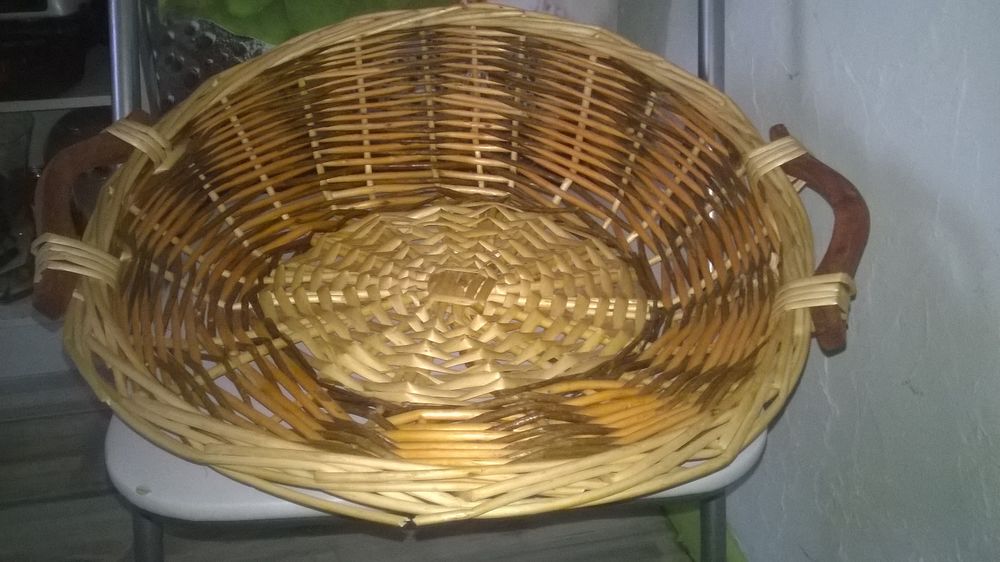 Plat en osier pour fruits ou autres
En Osier
Tres bon etat Cuisine