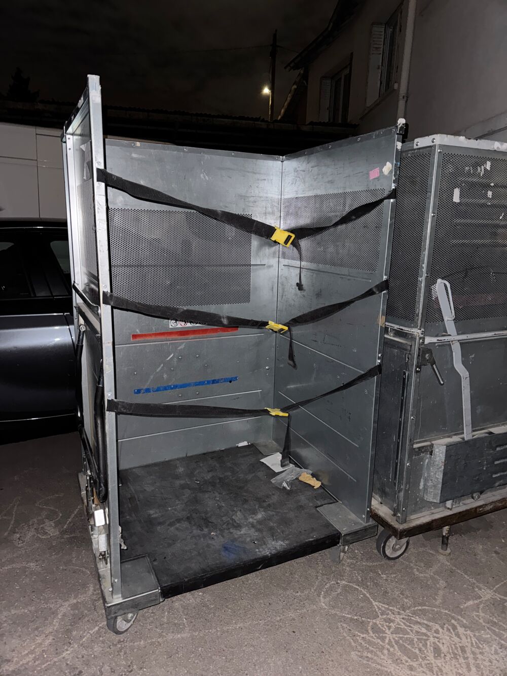   3 chariots logistiques marque Wanzl 750kg type DHL 