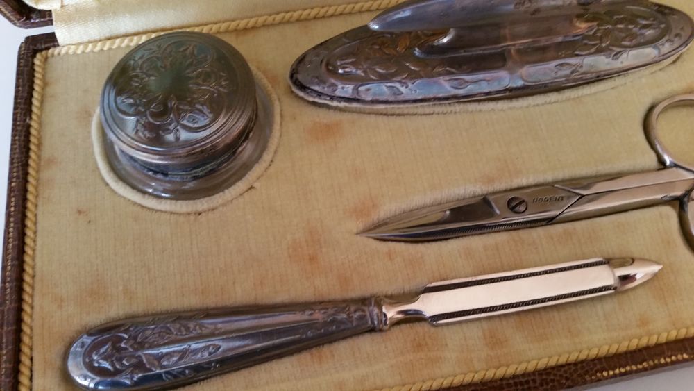 Ancien coffret de manucure en argent Maroquinerie