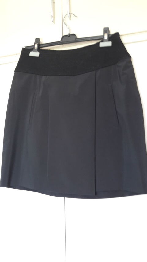 jupe courte  noire  taille 40 marque créa concept
30 Albi (81)
