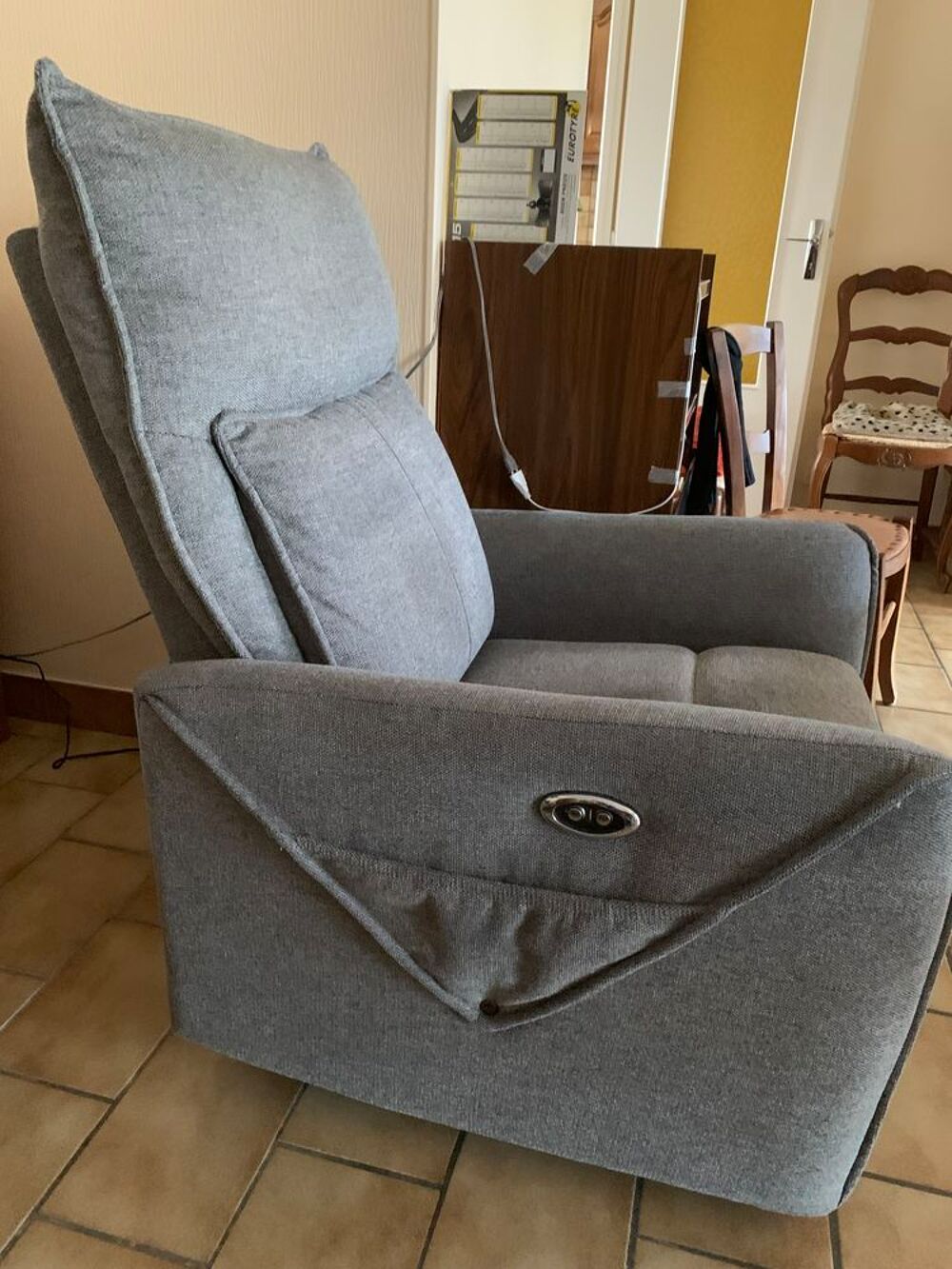 Fauteuil &eacute;lectrique tout confort &eacute;tat neuf avec facture Meubles