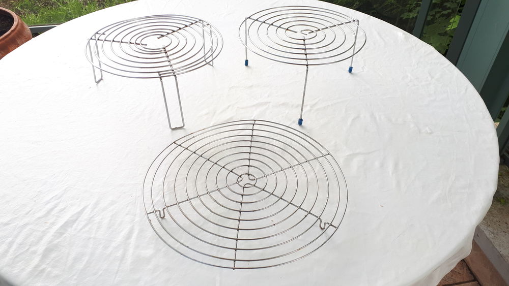 Lot de 3 grilles repose plat en m&eacute;tal Cuisine