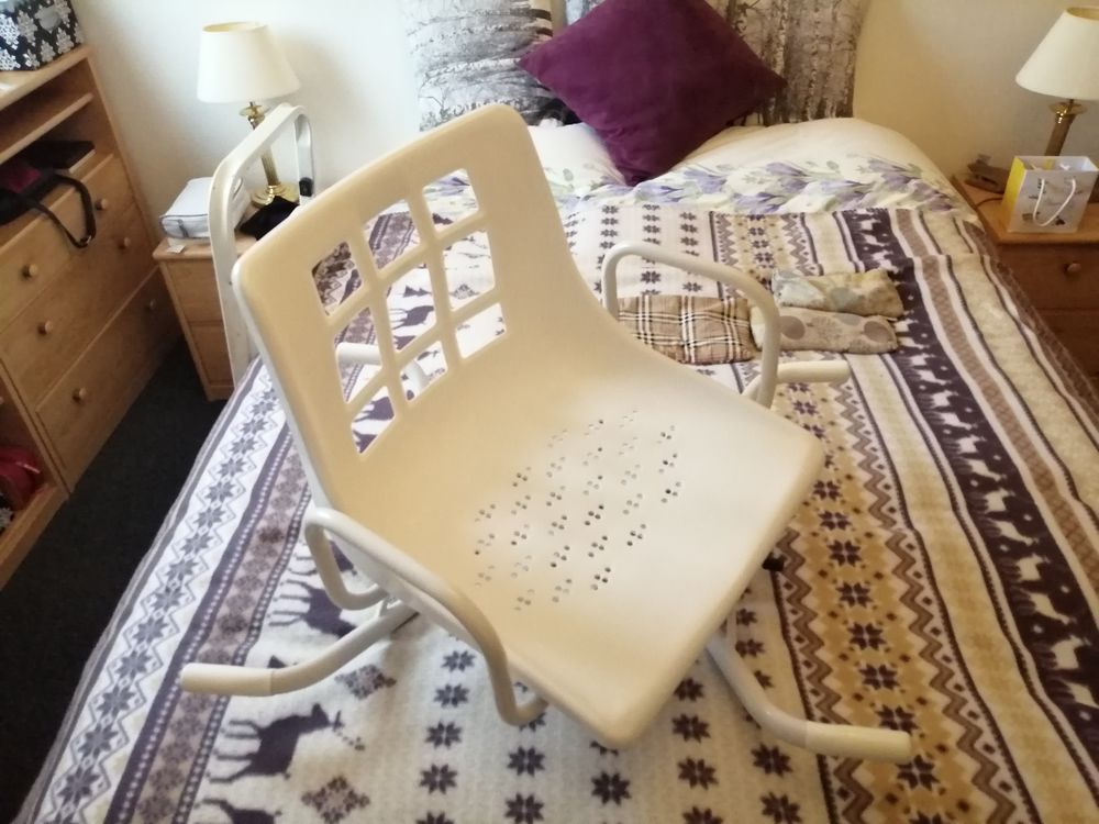 SIEGE DE BAIGNOIRE PIVOTANT AVEC ACCOUDOIRS Meubles