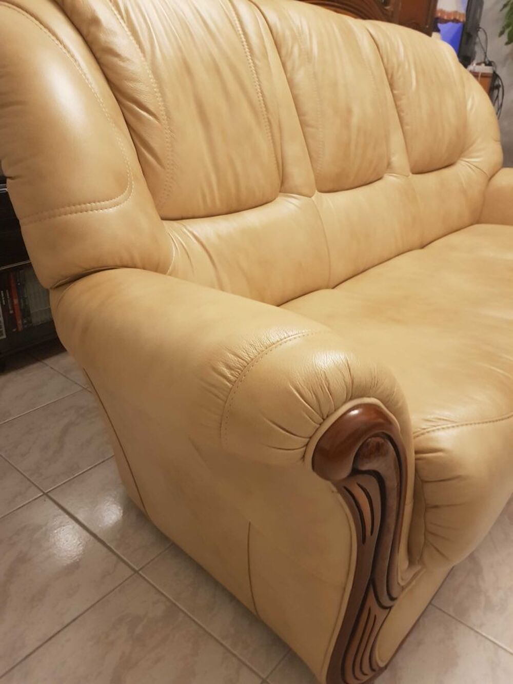vent canap&eacute; cuir beige tr&egrave;s bon &eacute;tat Meubles
