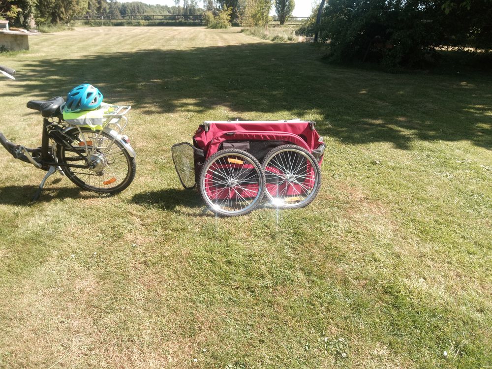 v&eacute;lo. Femme &eacute;lectrique tr&egrave;s bon &eacute;tat Vélos