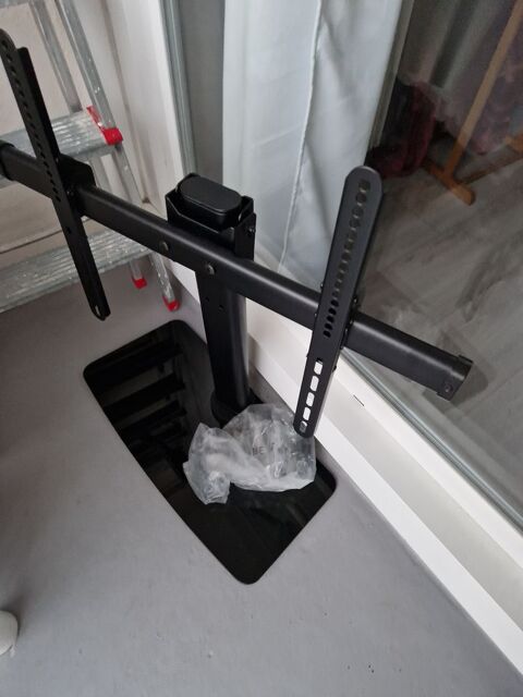 Pied de tlvision 65 
20 Franconville (95)