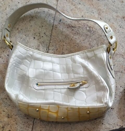 sac � main 35 Lamorlaye (60)