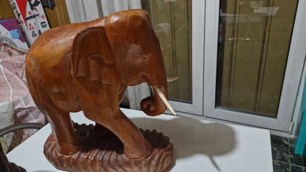 ELEPHANTS BOIS EXOTIQUE j en ai plusieurs me contacter A Décoration