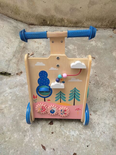 Trotteur avec activit�s en Bois 18 Cormontreuil (51)