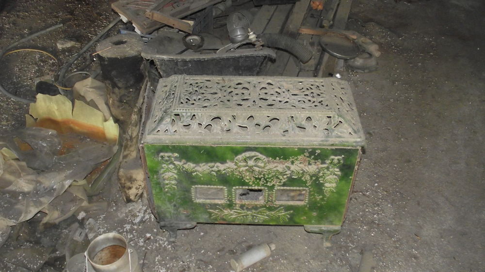 Ancien po&ecirc;le &agrave; bois genre Salamandre ou Mirus 