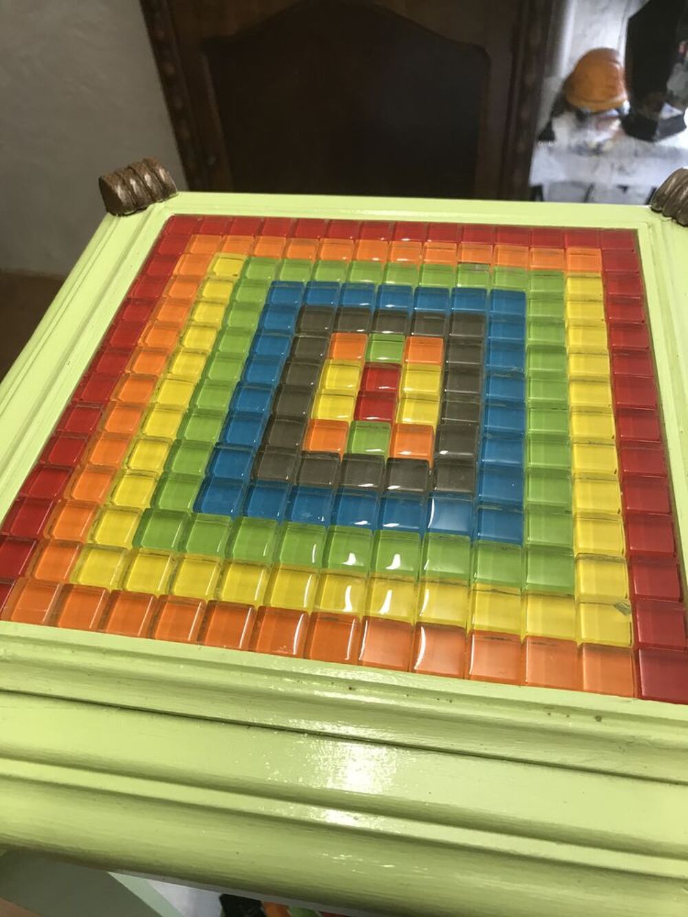 Table colonne mosa&iuml;que tr&egrave;s gaie D�coration