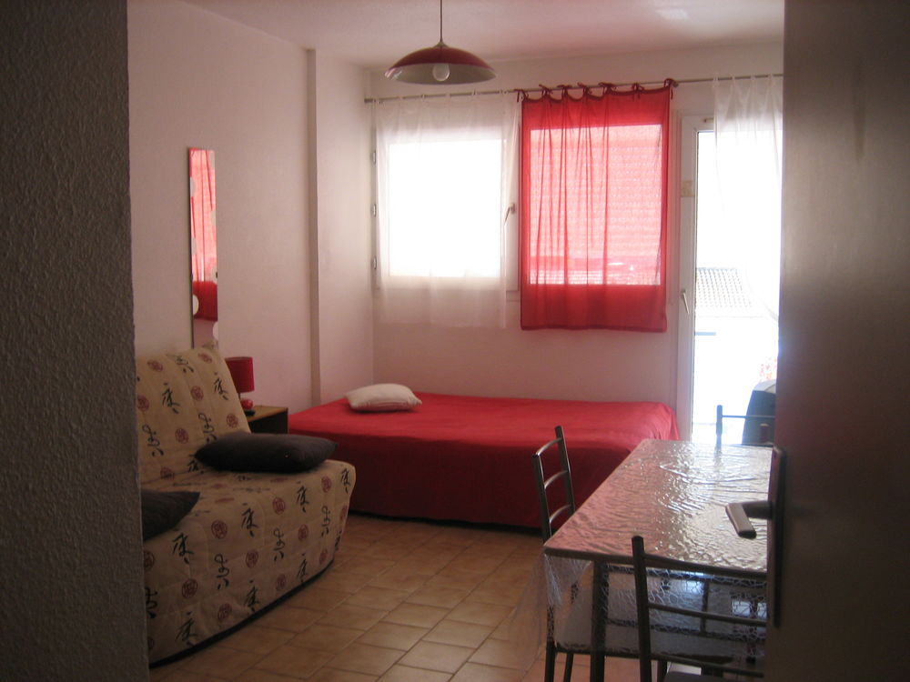 Location Appartement studio meublé vue mer à 30 métres de la plage Mauguio-carnon-plage