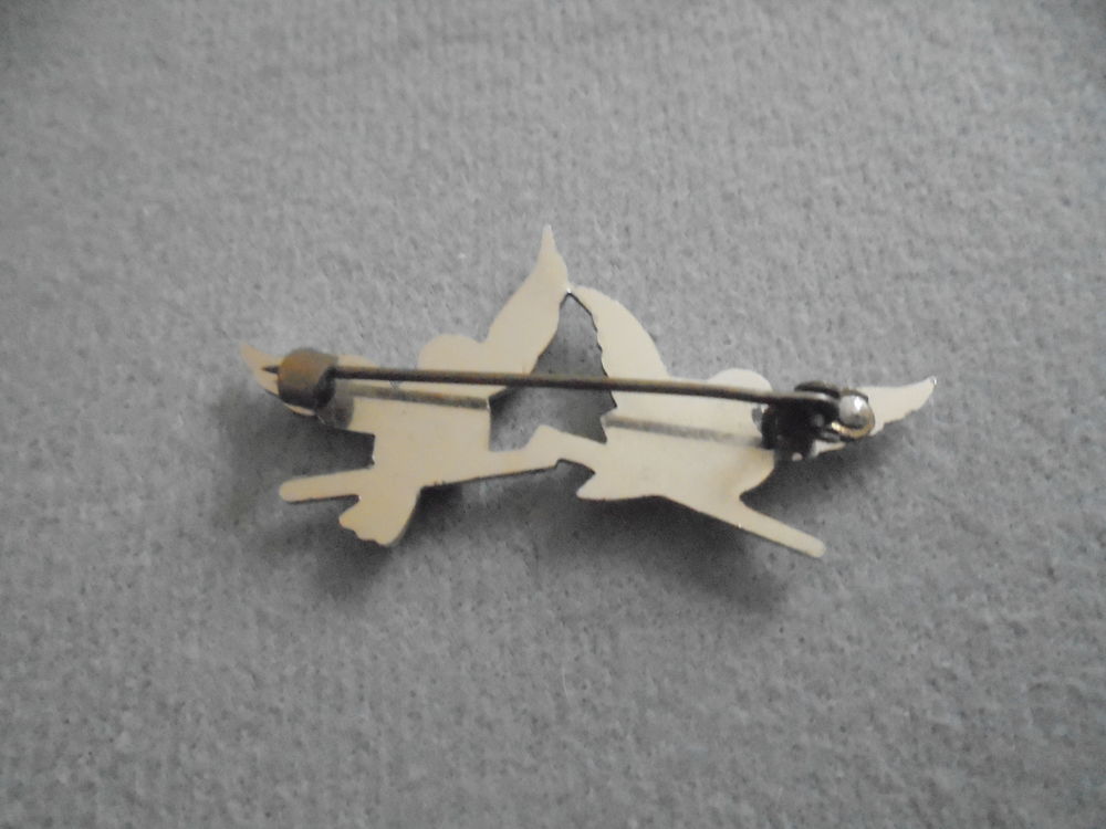 broche , couple d oiseaux, m&eacute;tal dor&eacute; Bijoux et montres