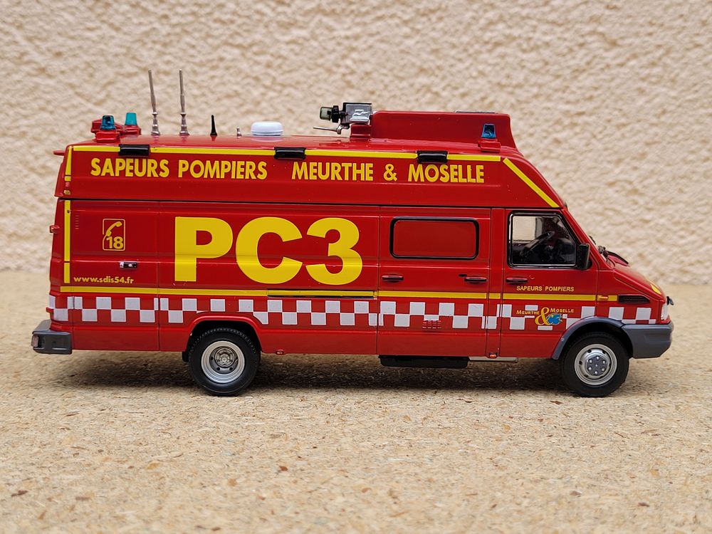 Pompier Iveco Daily V&eacute;hicule poste de commandement 