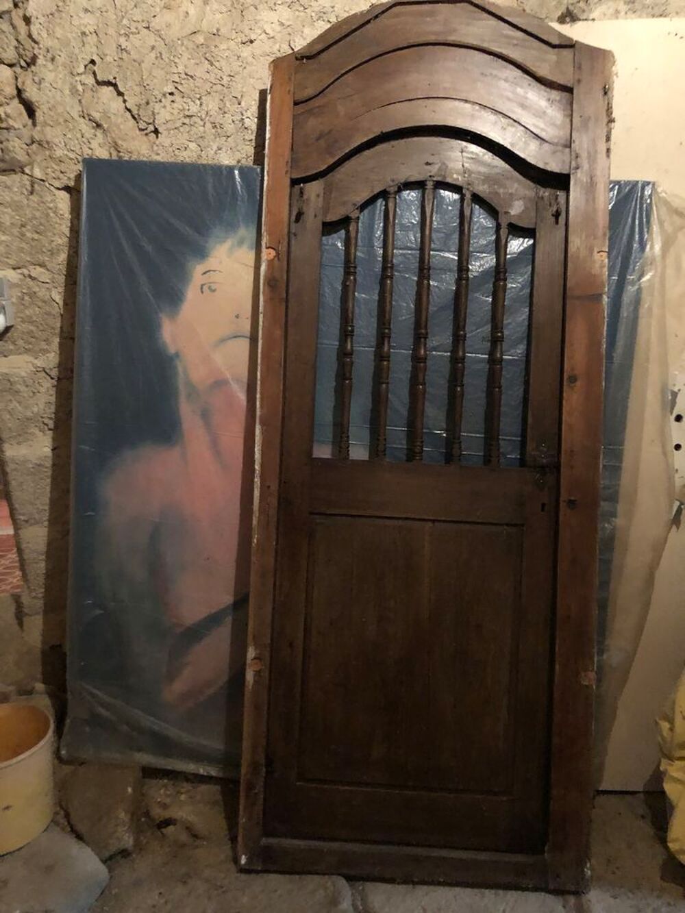 porte de confessionnal en bon &eacute;tat bois de ch&ecirc;ne haut 2metre20 largeur 86vm ouverture tirante droite Meubles