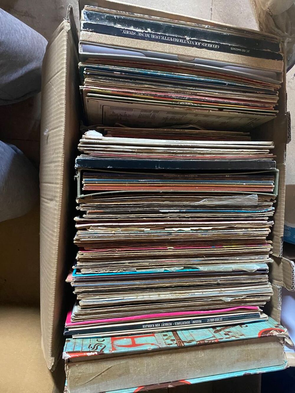 Tourne disques vintage CD et vinyles