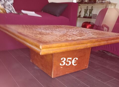 Table basse carrée.revêtement cuir (tressé sur le dessus).
Orsay (91)