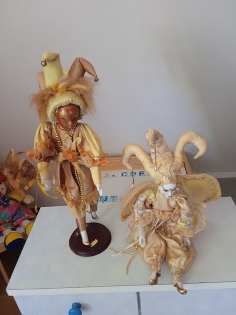 Petite poup�e porcelaine style carnaval de Venise 15 Arpajon-sur-C�re (15)