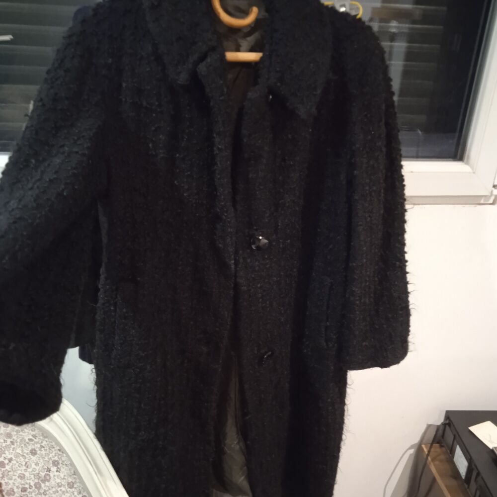 Manteau long noir bouclettes T 42/44 plus d'&eacute;tiquette concer Vêtements