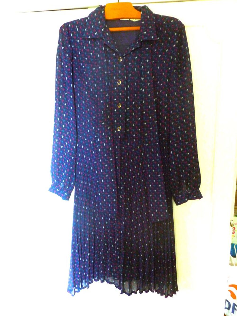Robe avec motifs fond bleu marine Vêtements