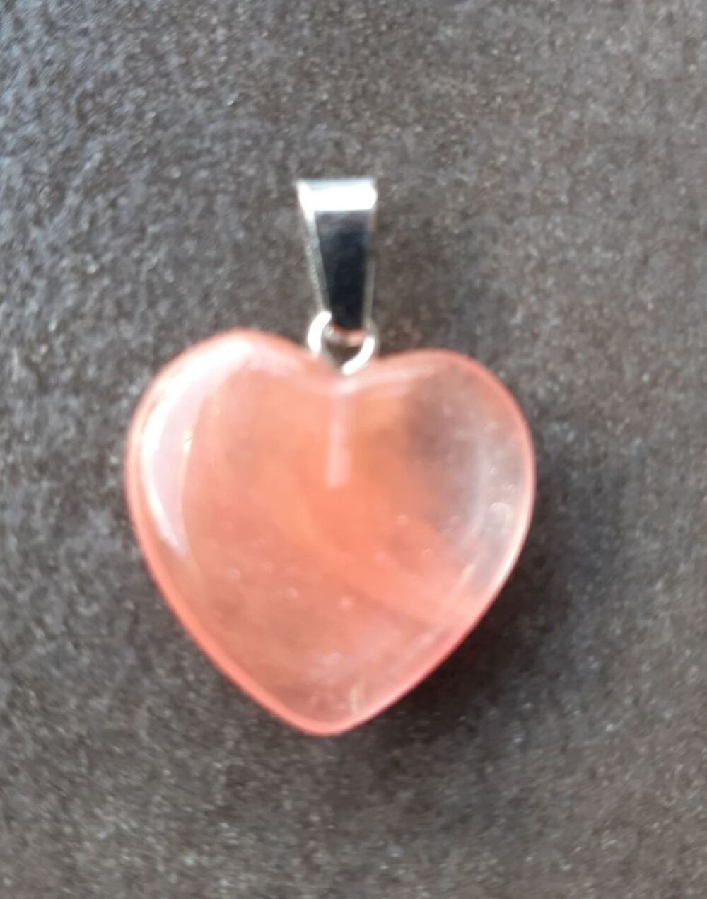 coeur pierre cornaline sur b&eacute;li&egrave;re en acier Bijoux et montres