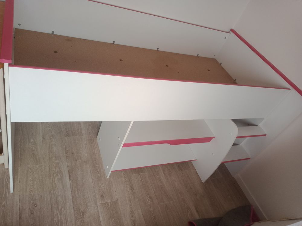 Lit mi-hauteur mezzanine avec &eacute;tag&egrave;res Meubles