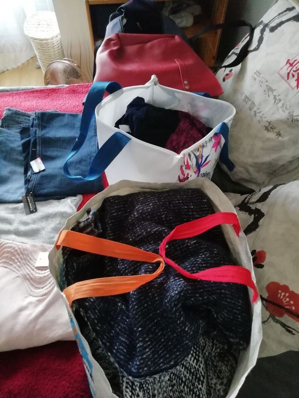 V&ecirc;tements pour femmes et adolescentes Vêtements