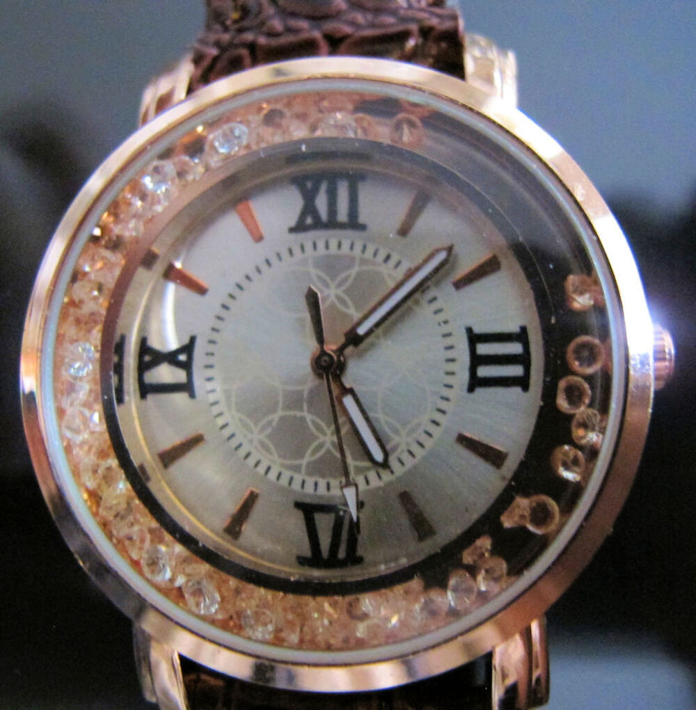 Superbe montre pour DAME mod&egrave;le "ASYMETRIQUE" Bijoux et montres