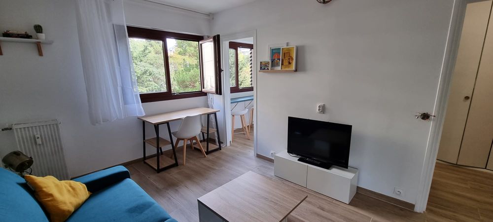 Location Appartement Magnifique T1 meublé 25m²+ parking + cave Marseille 13009 Ollioules