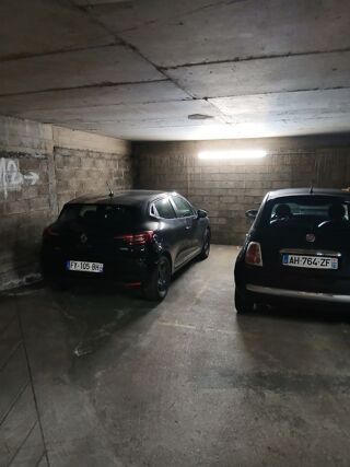  Parking / Garage � louer 12 m� Paris