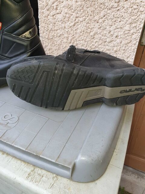 Pi&egrave;ces et &eacute;quipements Moto - Scooter - Quad Casques - v&ecirc;tements moto  occasion Pierre-B&eacute;nite 69310