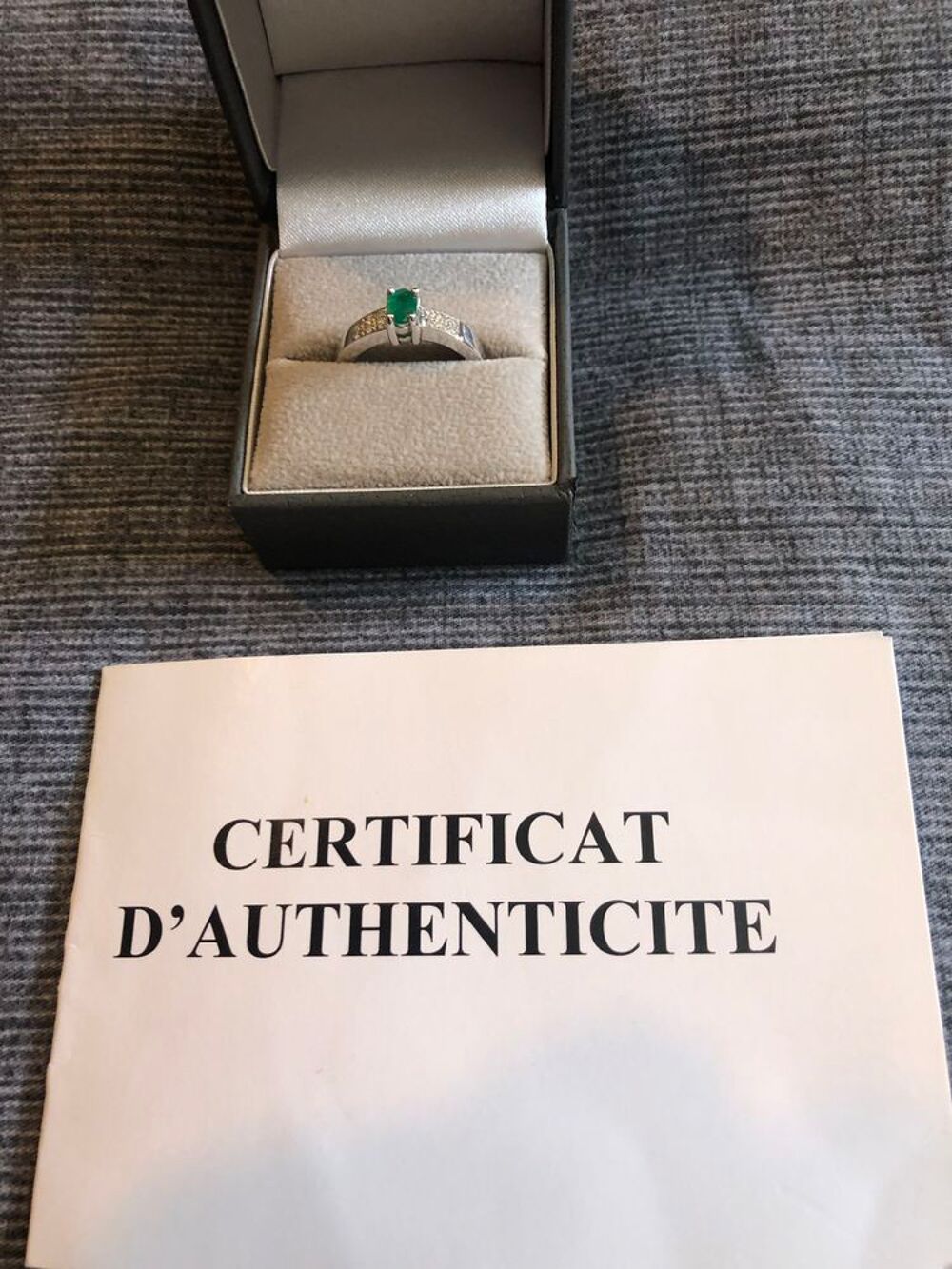 bague or blanc s&eacute;rie d une jolie emeuraude diamant Bijoux et montres