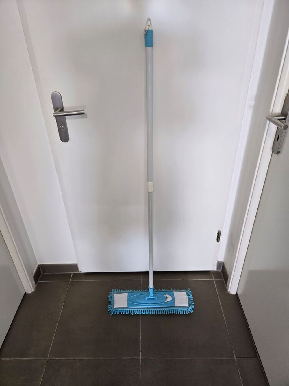 BALAI MOP AVEC 5 MICROFIBRES
Electroménager