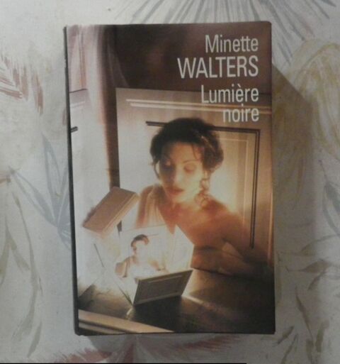 LUMIERE NOIRE de Minette WALTERS Ed. France Loisirs 3 Bubry (56)