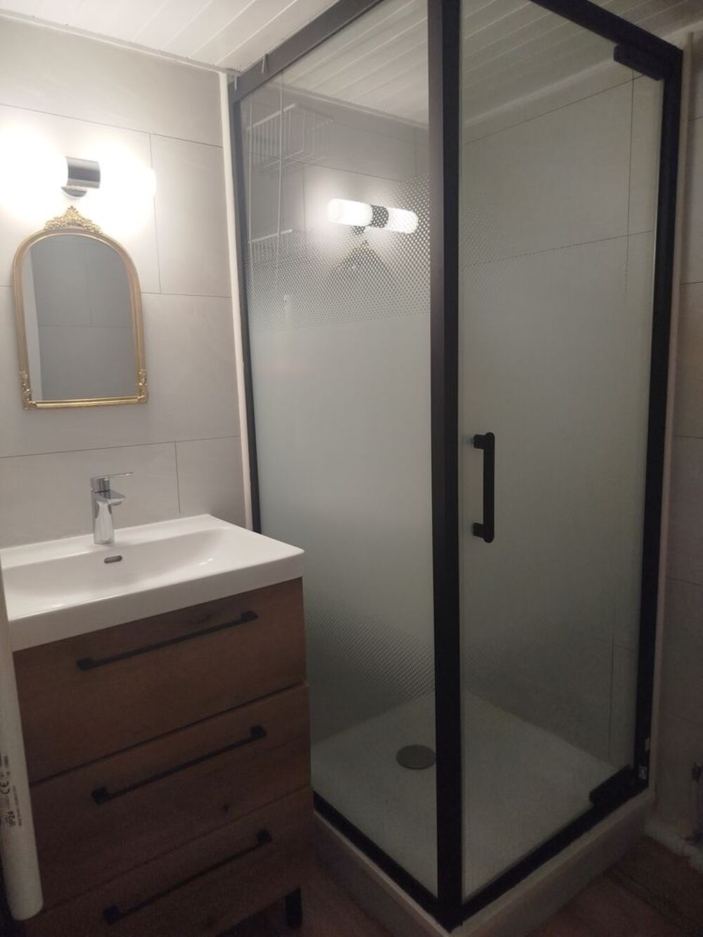 Location Appartement T2 meublé rénové avec terrasse, parking, cave et fibre Les rousses