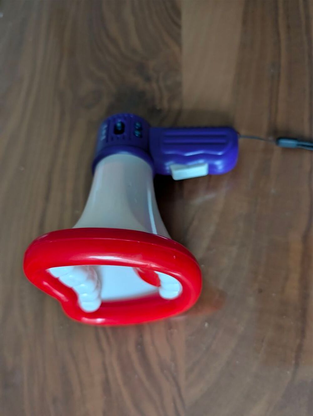 Haut-parleur changeur de voix HALLOWEEN avec hurlement pr&eacute; e Jeux / jouets