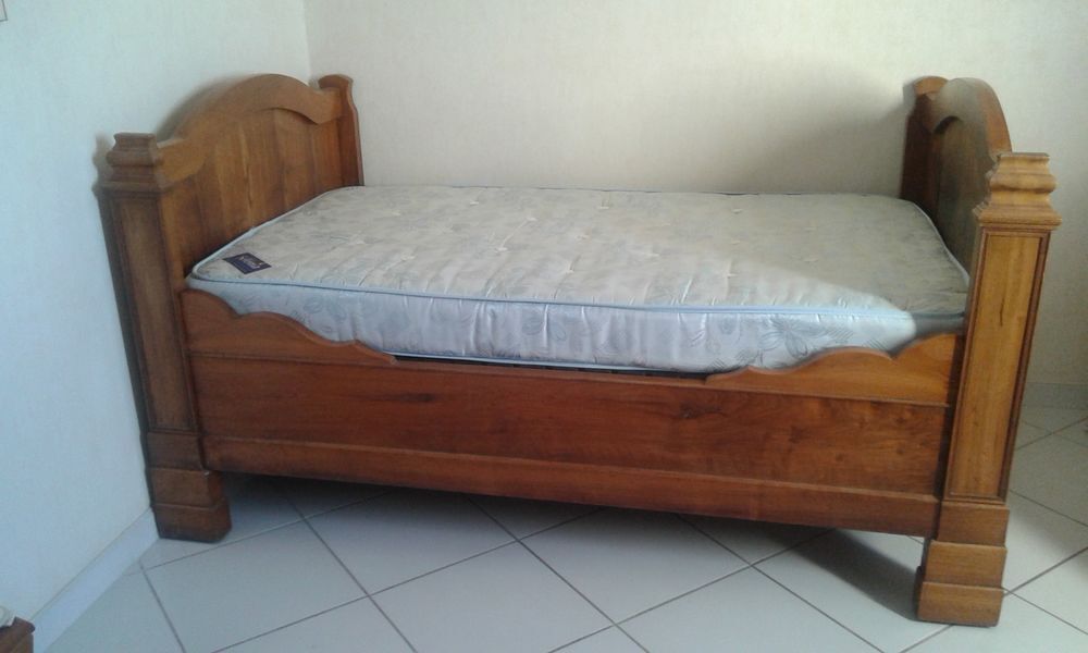 Lit ancien noyer blond 120 Meubles
