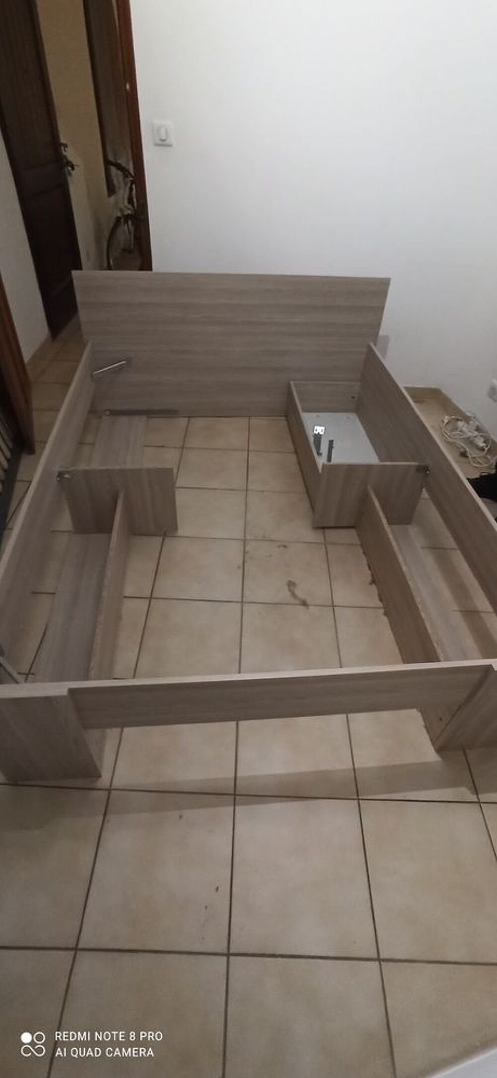 Cadre de lit 140cm * 200cm + matelas Meubles