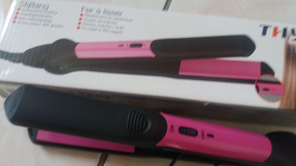Fer a lisser cheveux rose c&eacute;ramique &agrave; fil rotatif neuf Electroménager