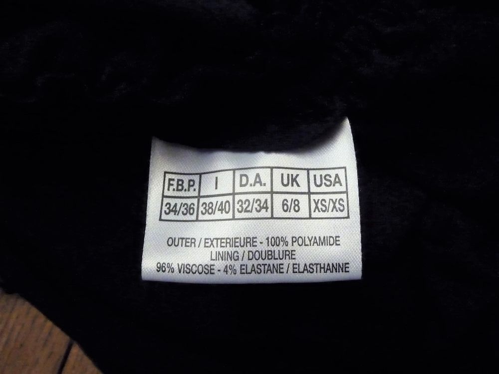 Top Noir avec son Drap&eacute; Noir et Lien &agrave; Nouer- Top Studio Vêtements