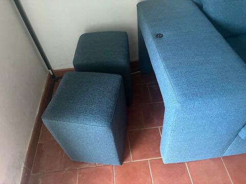 canapé angle bleu convertible avec 2pouf        2 clés  USB et coffre à  enlever sur place 420 Apt (84)