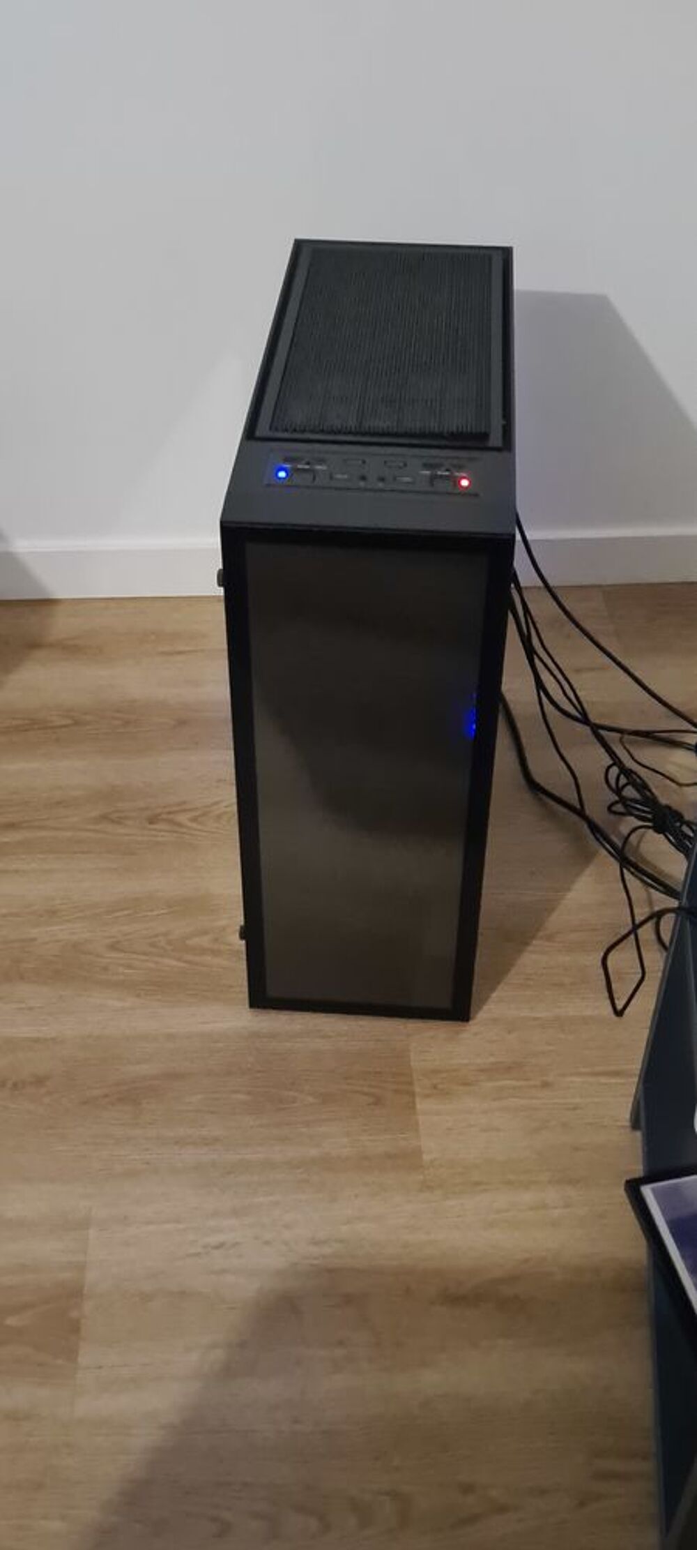 PC Gaming tr&egrave;s bonne &eacute;tat &eacute;cran plus color&eacute;es plus clavier Matériel informatique