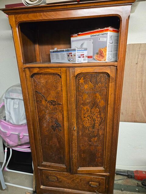 Donne vieille armoire 0 Briey (54)
