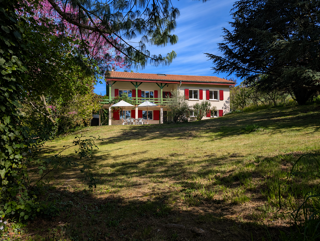 Maison 12 pièces 233 m² · à Vindry-sur-Turdine · 233 m² · 647 000 €