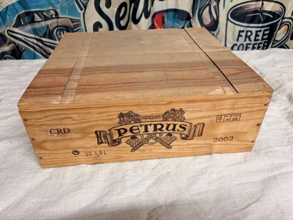 caisses de vin Petrus vide pour collectionneurs Décoration
