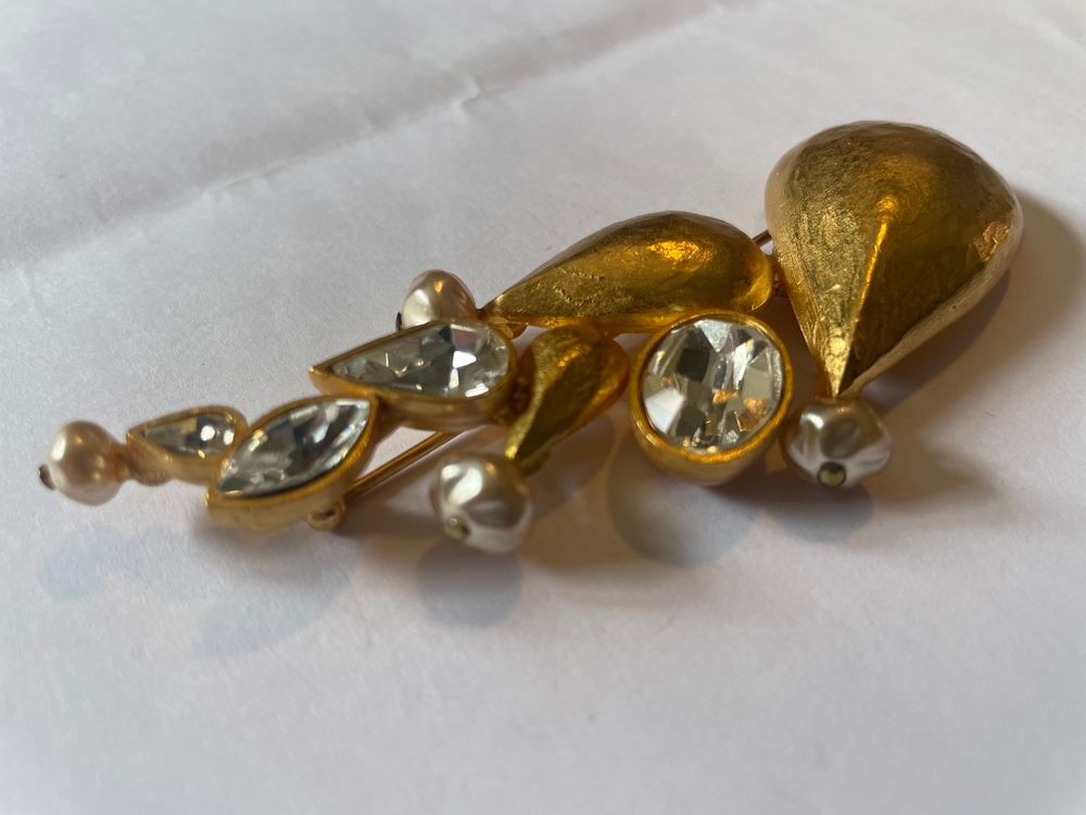 Broche &eacute;pi dor&eacute; GM strass crystal ANTIGONA Bijoux et montres