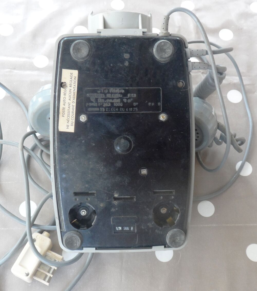 T&Eacute;L&Eacute;PHONE FILAIRE GRIS A CADRAN SOCOTEL S63 DES ANN&Eacute;ES 1970 Tlphones et tablettes