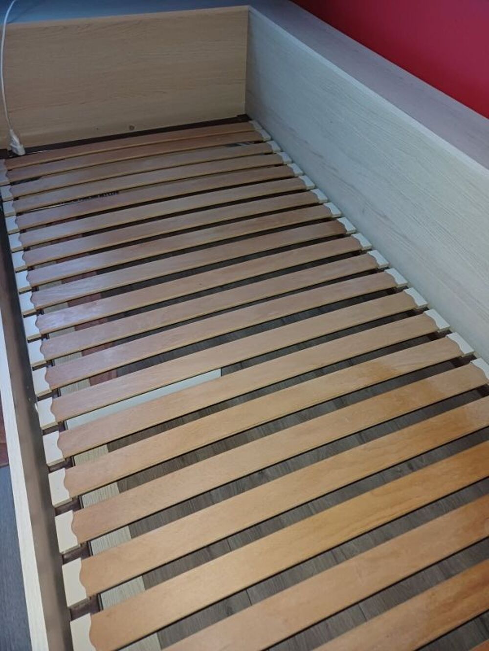 Lit . complet 
sommier + matelas 
Meubles